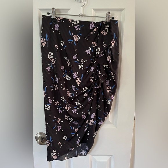 Veronica Beard Hazel Floral Skirt, Size 2 - Picture 5 of 10